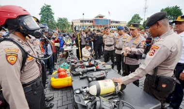 Kapolri-Tinjau-Sarana-Prasarana-Pada-Apel-Kesiapan-Tanggap-Bencana-di-Mako-Brimob