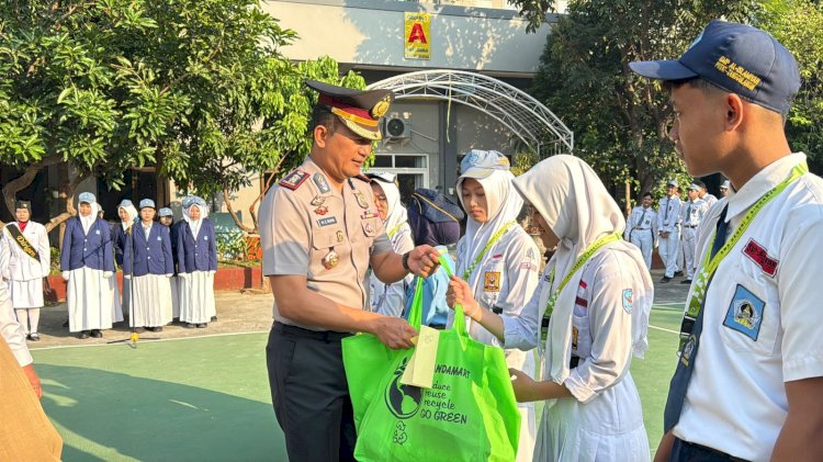 Wakapolresta Sidoarjo Buka MPLS SMAN 2 Sidoarjo, Bekali Pentingnya Disiplin Waspadai Bahaya Kenakalan Remaja